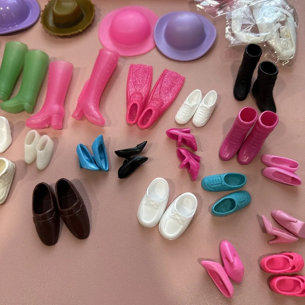 VTG 99' Barbie Tara Doll Accessory Travel Carrying Case Shoes Boots Heels 23 prs